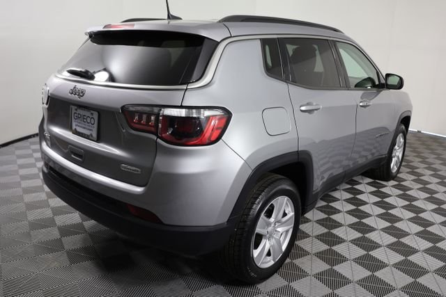 Used 2022 Silver Jeep Latitude image 8