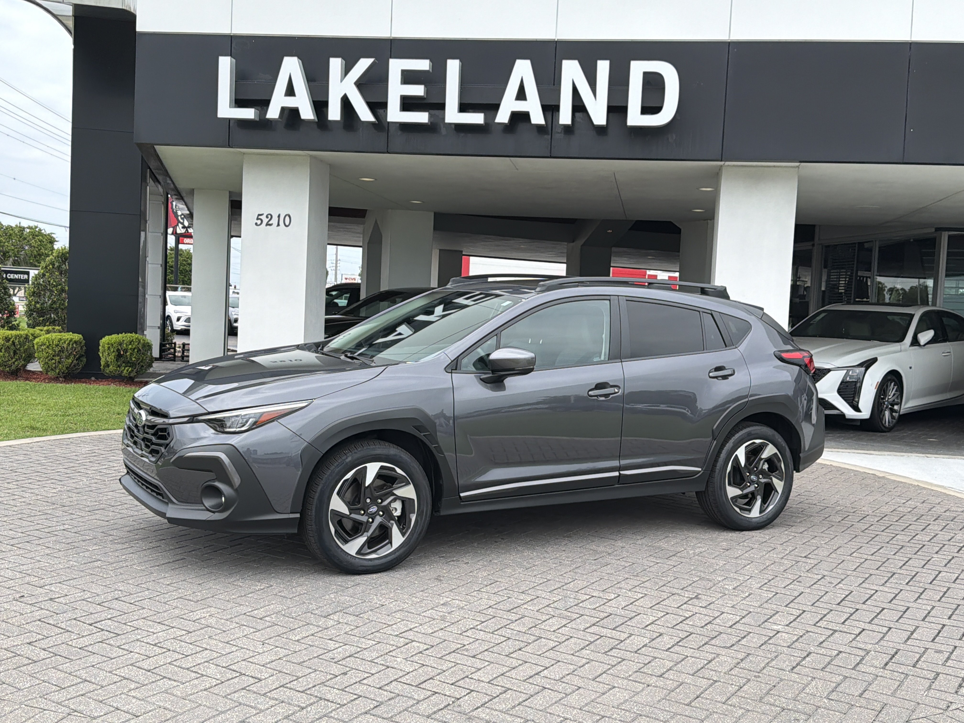 Certified Used 2025 Magnetite Gray Metallic/Crystal Black Silica Subaru Limited image 2