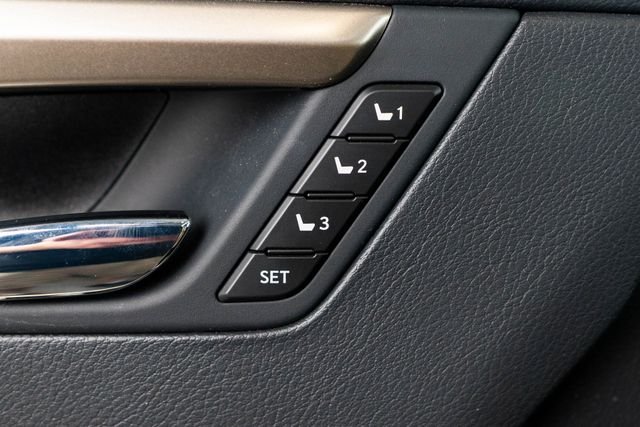 Used 2022 White Lexus 350L image 18