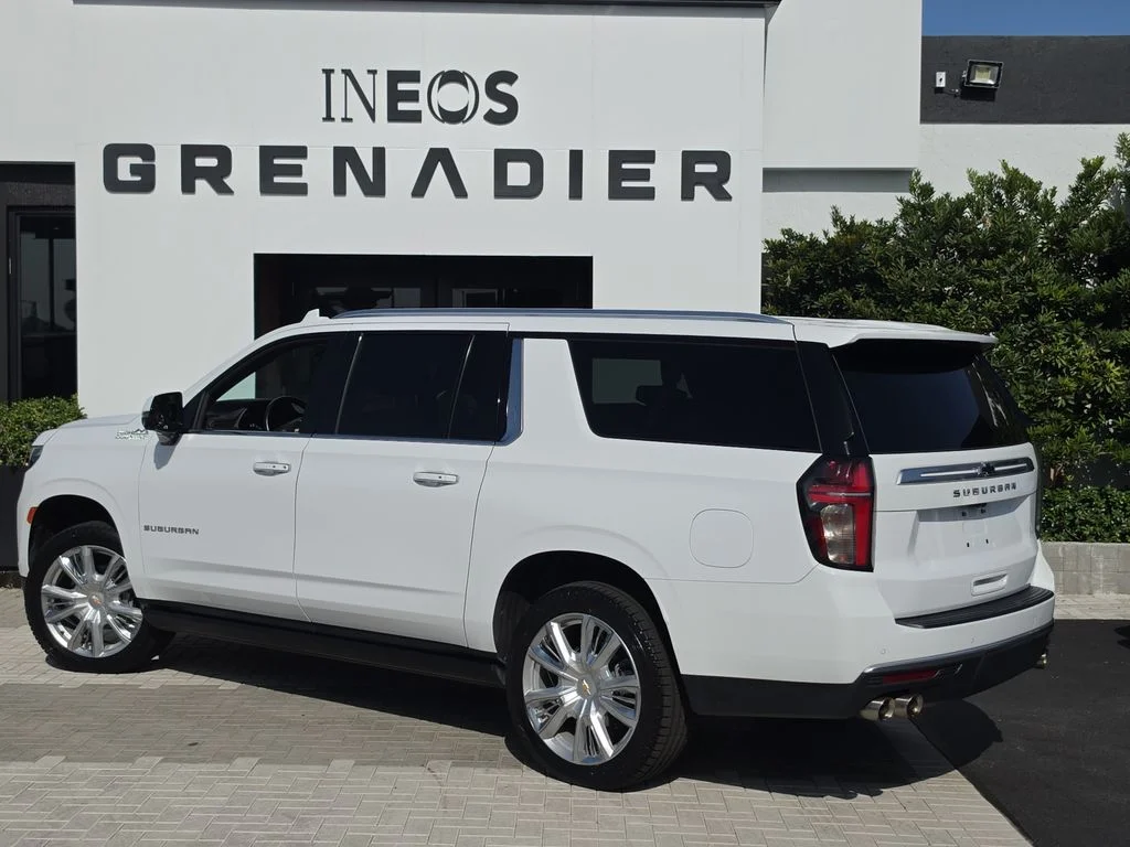 Used 2023 Summit White Chevrolet High Country image 4