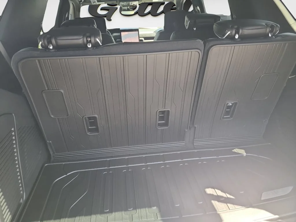 New 2026 Onyx Black GMC AT4 Ultimate image 9