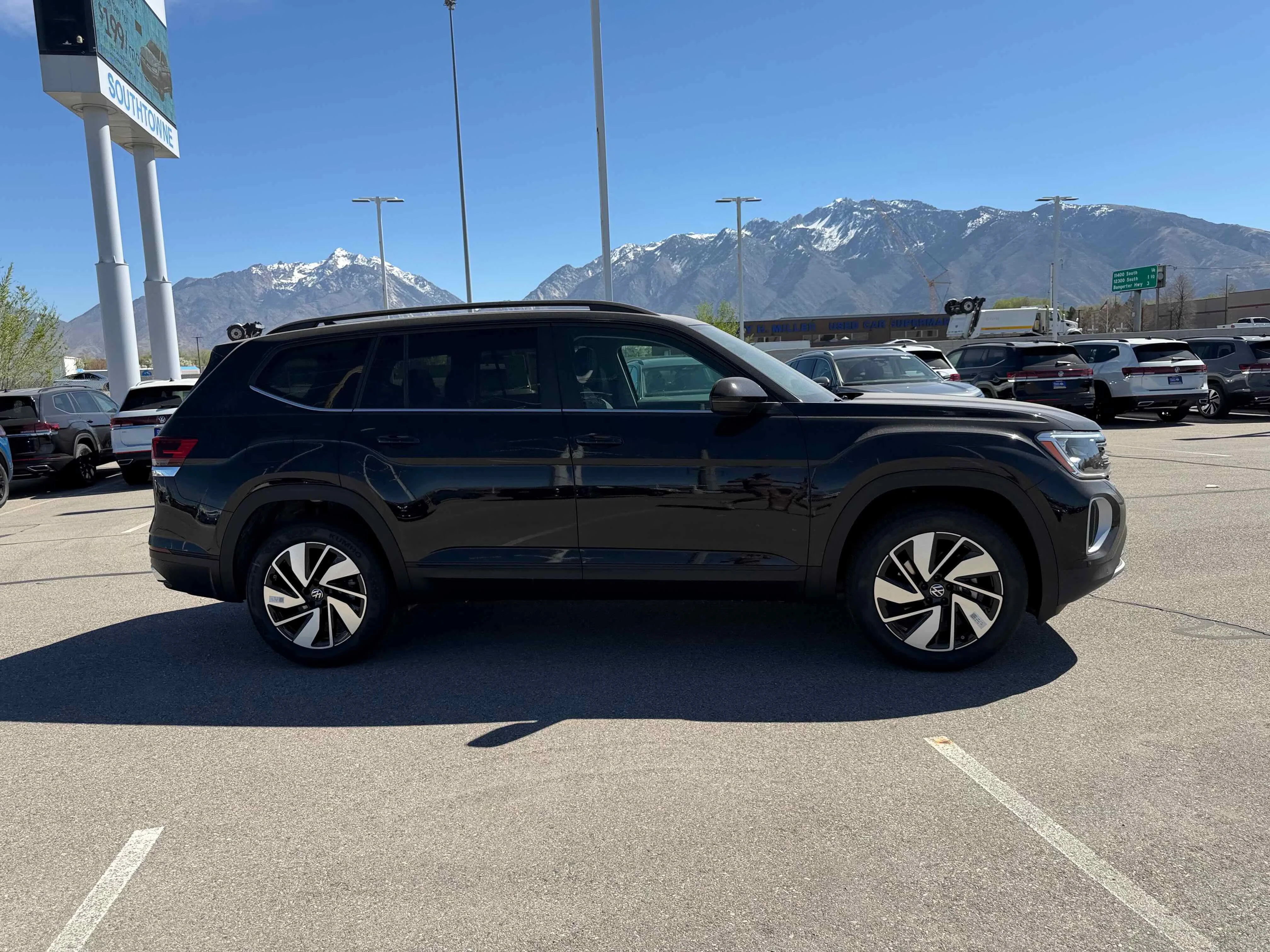 New 2026 Deep Black Volkswagen 2.0T SE w/Technology image 8