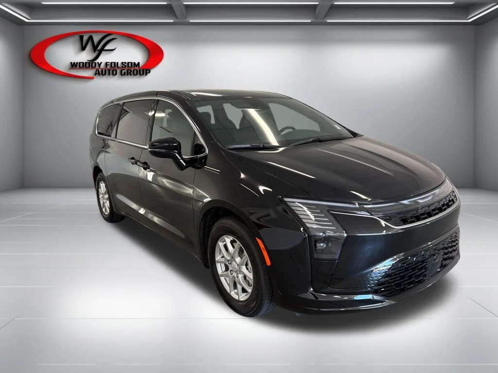 New 2027 Diamond Black Crystal Pearl-Coat Paint Chrysler Select image 3