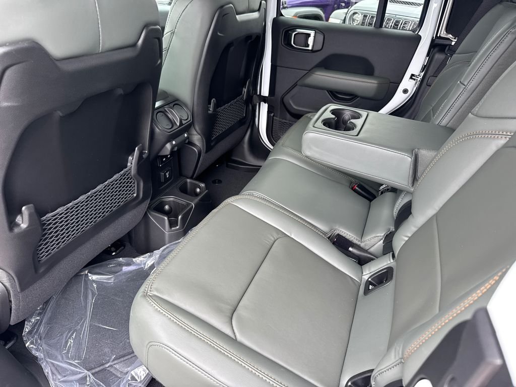 New 2026 Bright White Clear-Coat Exterior Paint Jeep Mojave X image 20