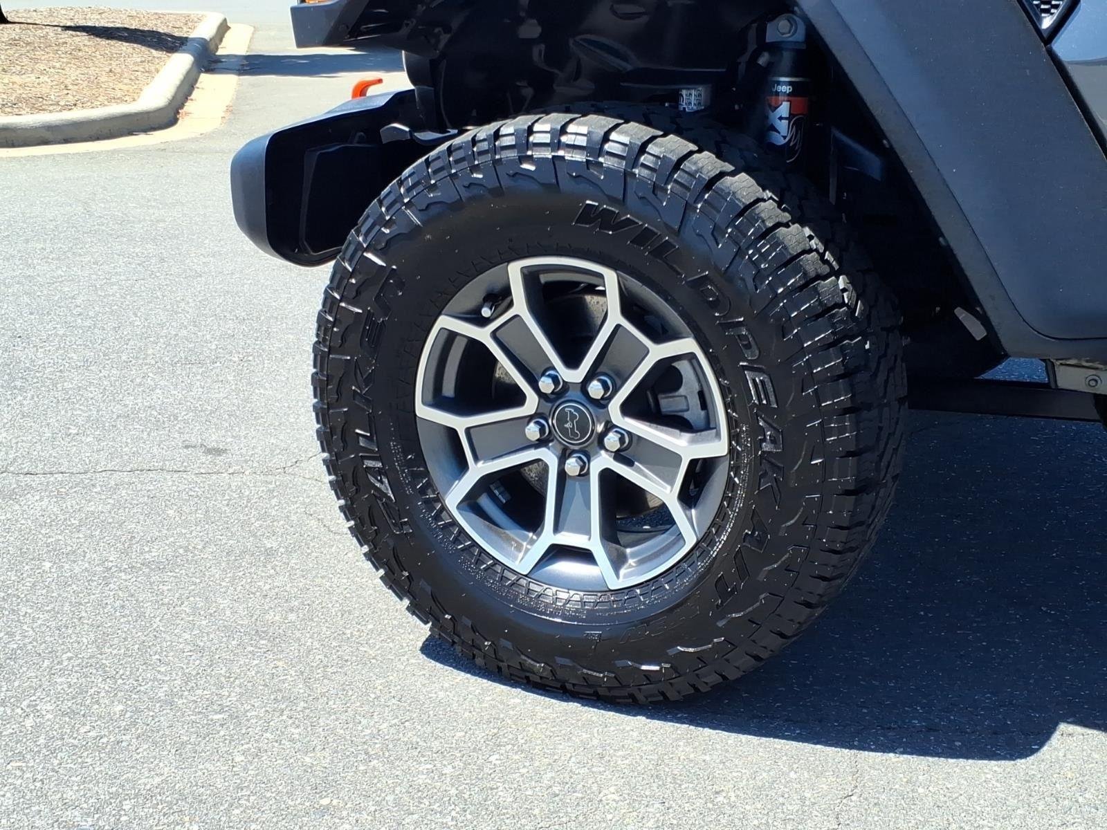 Used 2025 Granite Crystal Metallic Clearcoat Jeep Mojave image 12