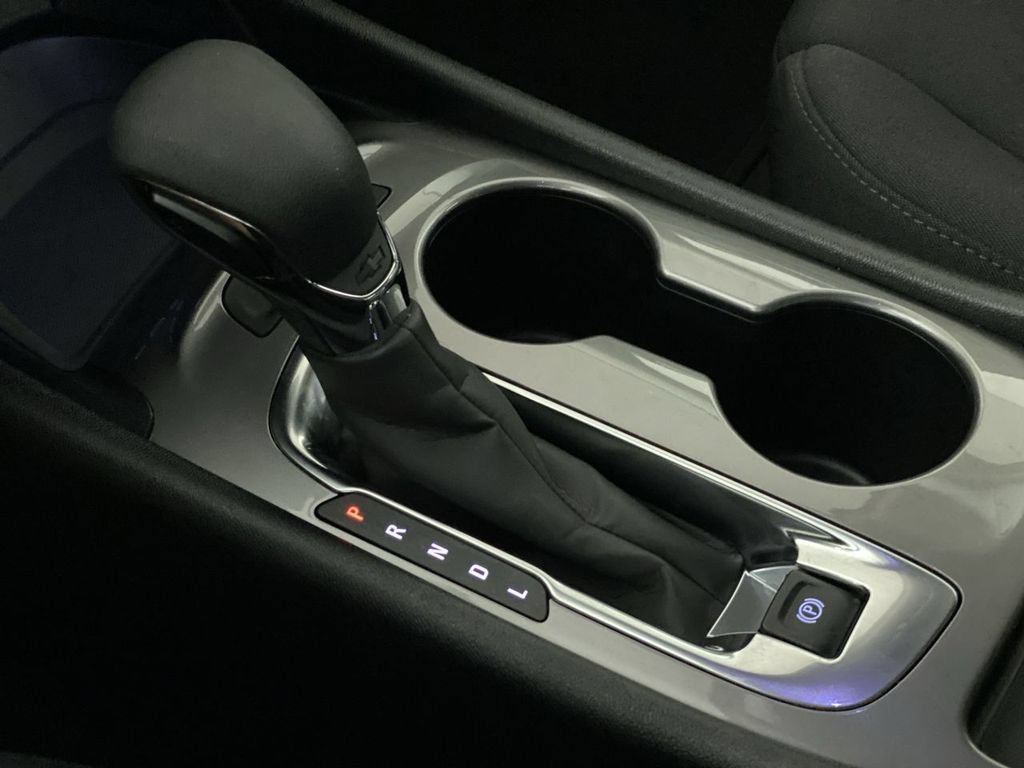 Used 2024 Summit White Chevrolet FL image 21