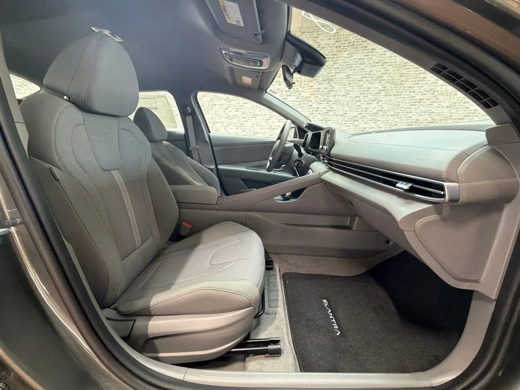 New 2026 Amazon Gray Hyundai SE image 11