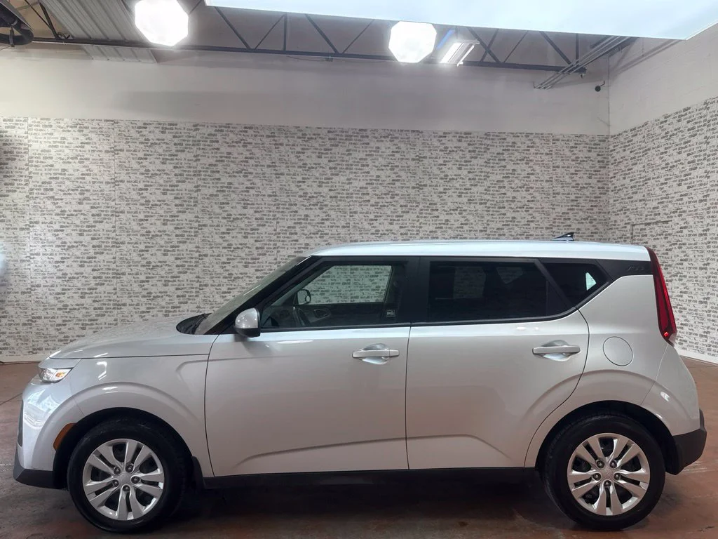 Used 2020 Sparkling Silver Kia LX image 4