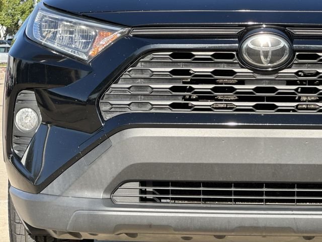 Used 2020 Black Toyota XLE Premium image 8