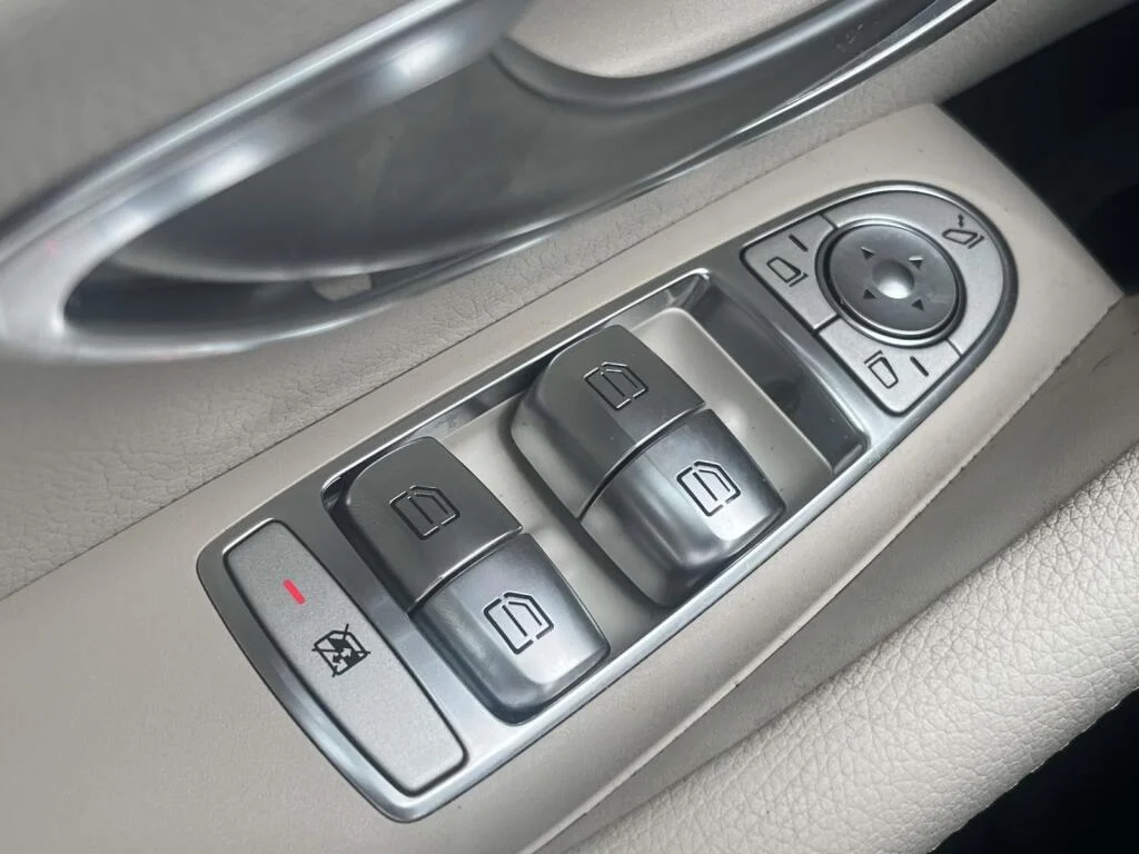 Used 2023 Polar White Mercedes-Benz E 350 image 34