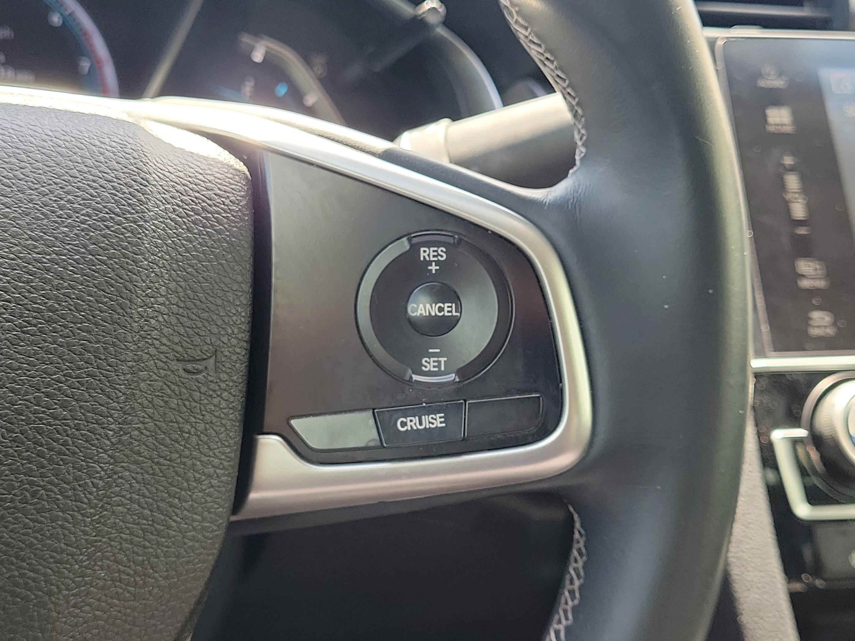 Used 2018 Silver Metallic Honda EX-L image 32