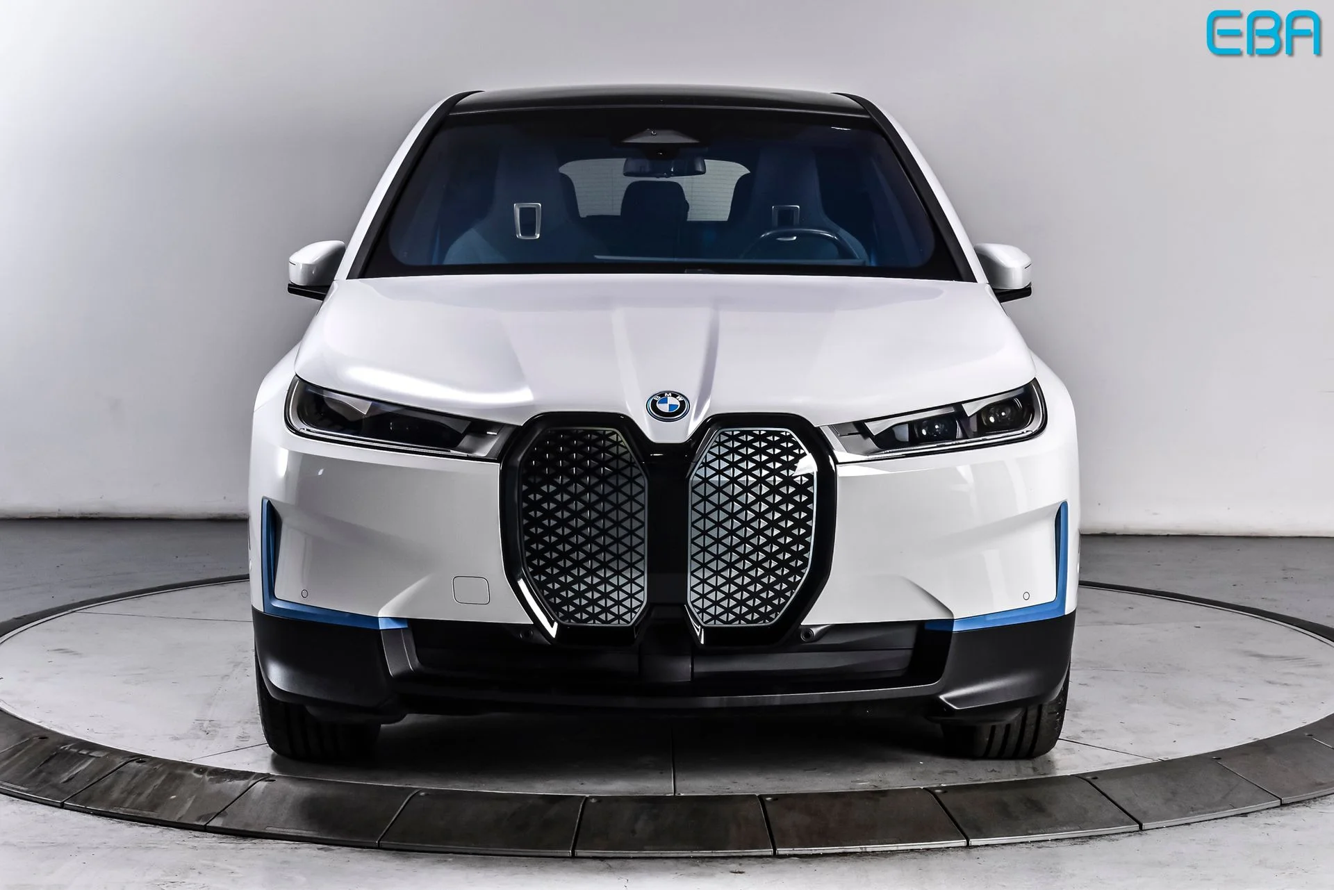 Used 2023 Alpine White BMW xDrive50 image 8
