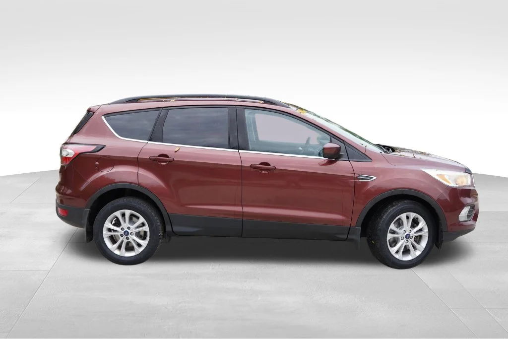 Used 2018 Red Ford SE image 3