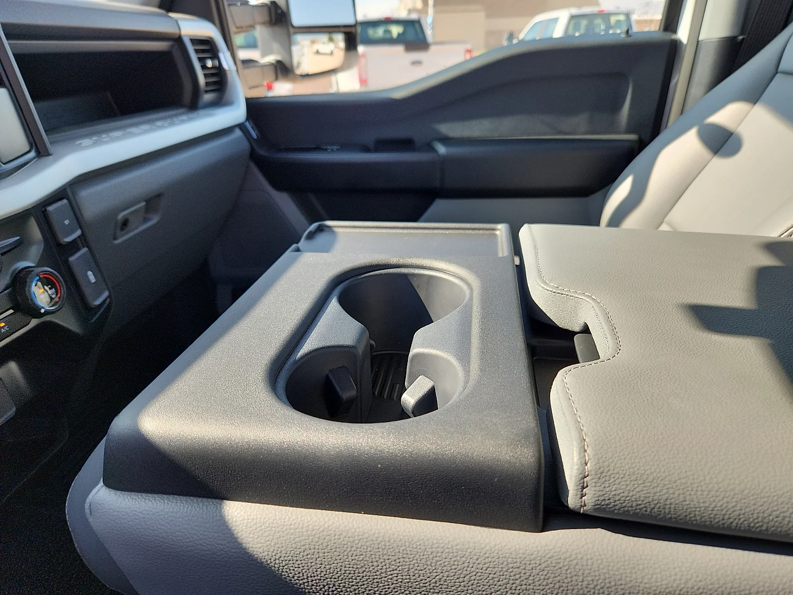 New 2026 Oxford White Ford XL image 25
