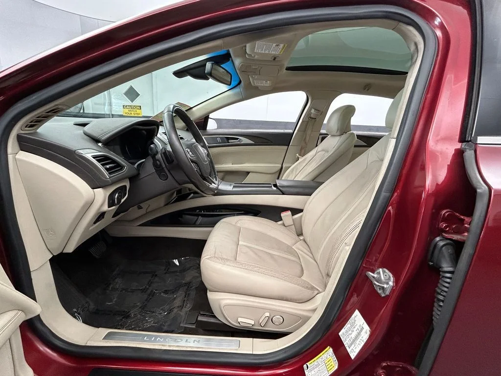 Used 2017 Ruby Red Metallic Lincoln Reserve image 15