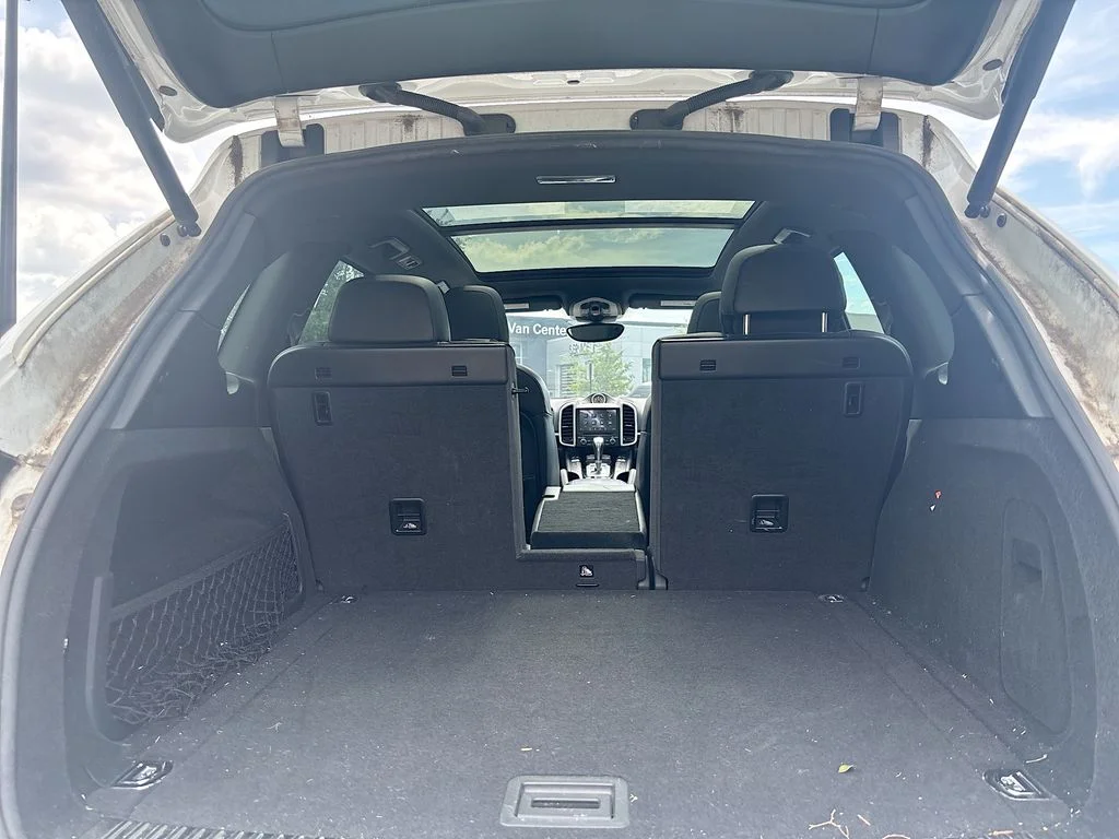 Used 2017 White Porsche Base image 36