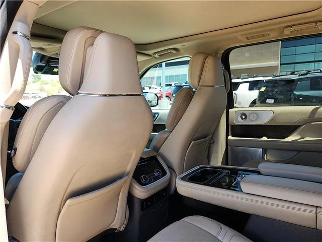 Used 2021 Infinite Black Lincoln Reserve 4x2 image 9