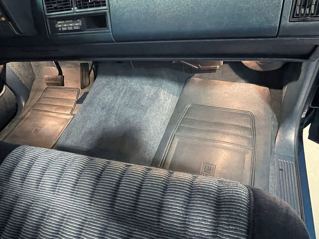 Used 1992  Chevrolet NA image 40
