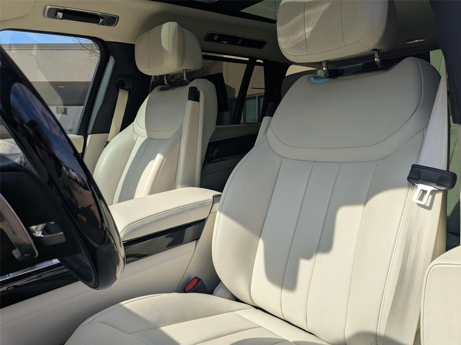 Used 2025 Santorini Black Metallic [Black] LAND ROVER AUTOBIO image 13