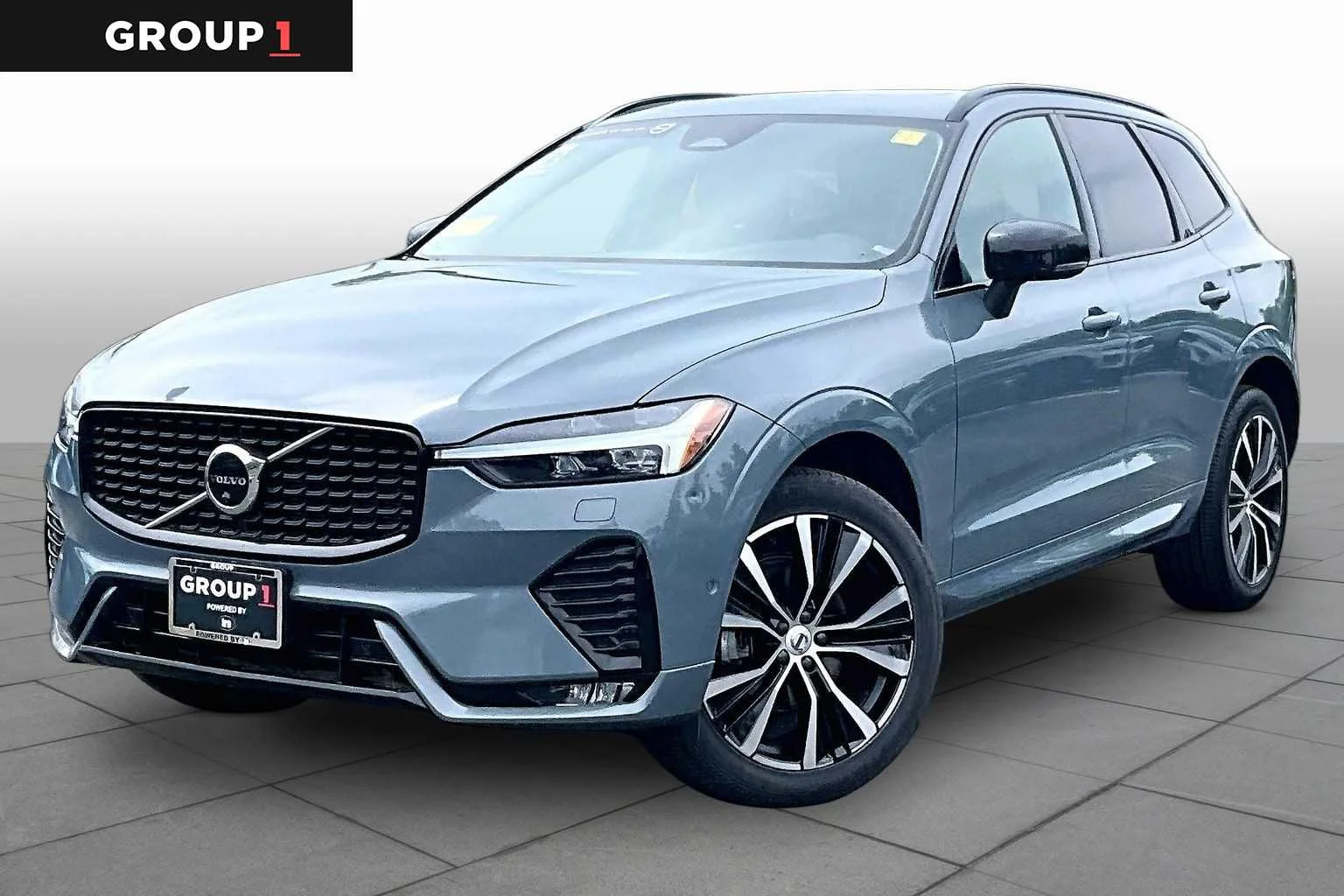 2023 Volvo XC60 B5 Plus Dark Theme AWD's photo
