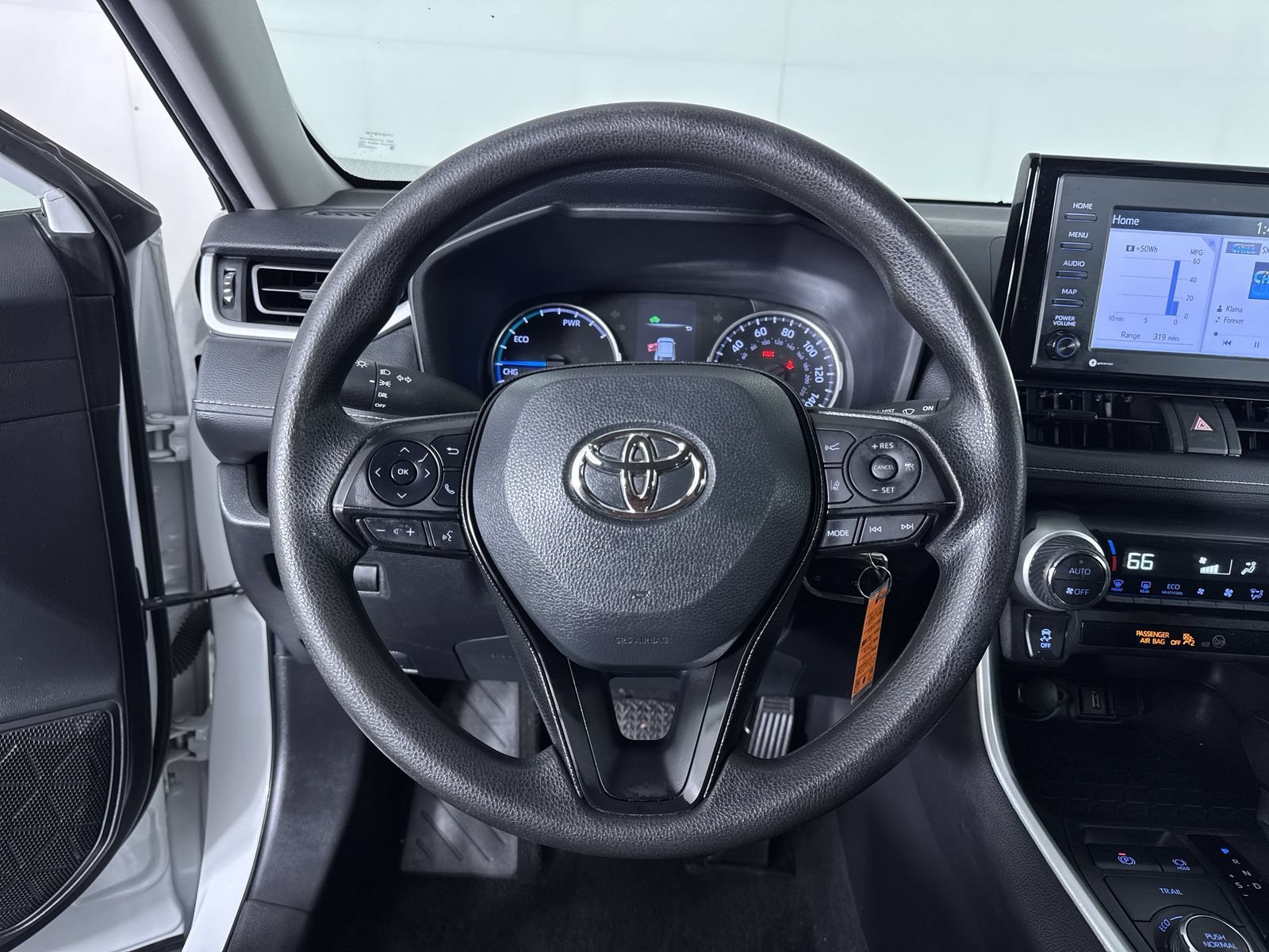Used 2022 White Toyota Hybrid LE image 21