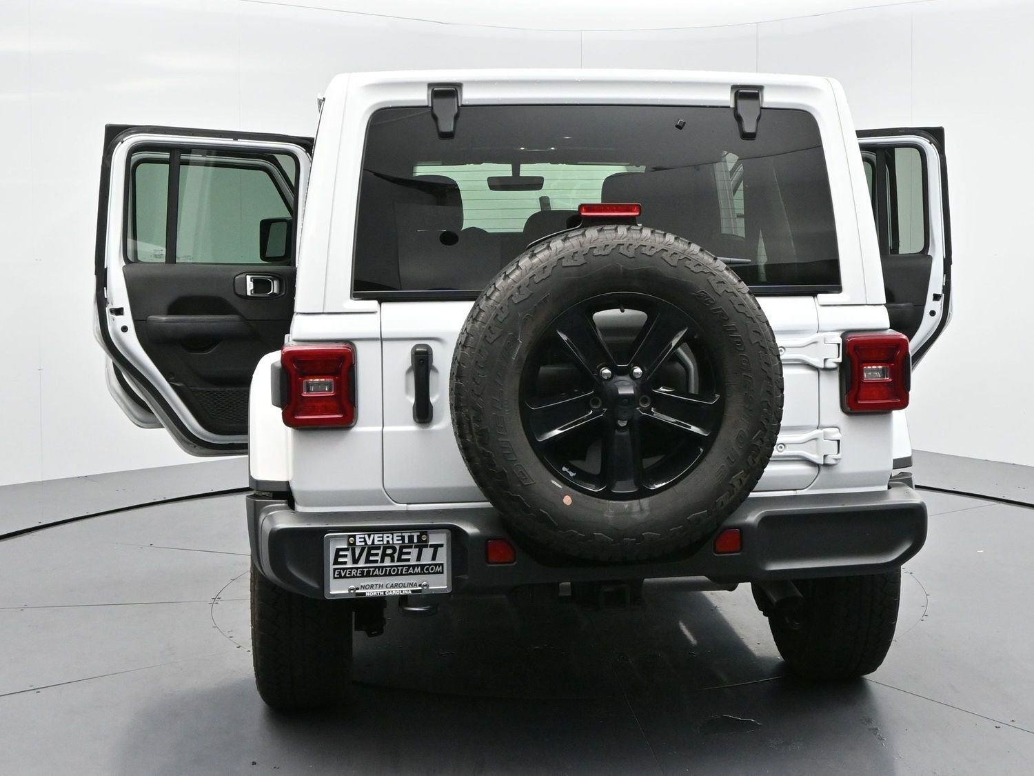 Used 2023 White Jeep Sahara Altitude image 40