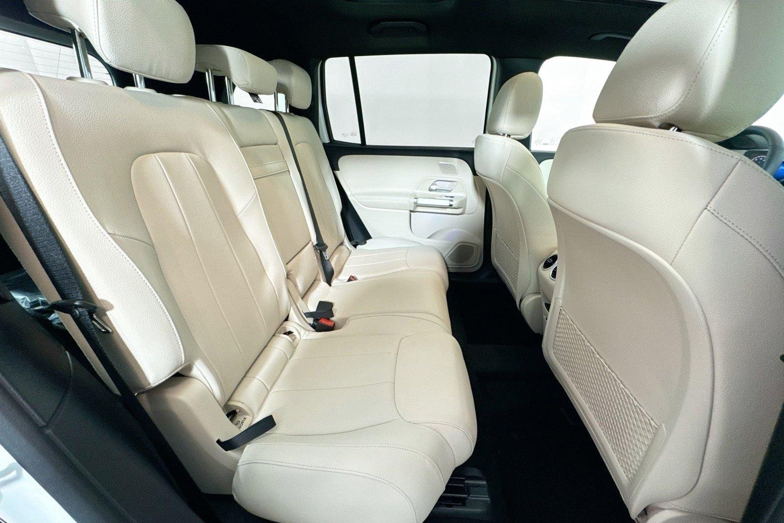 New 2026 Polar White Mercedes-Benz GLB 250 image 25