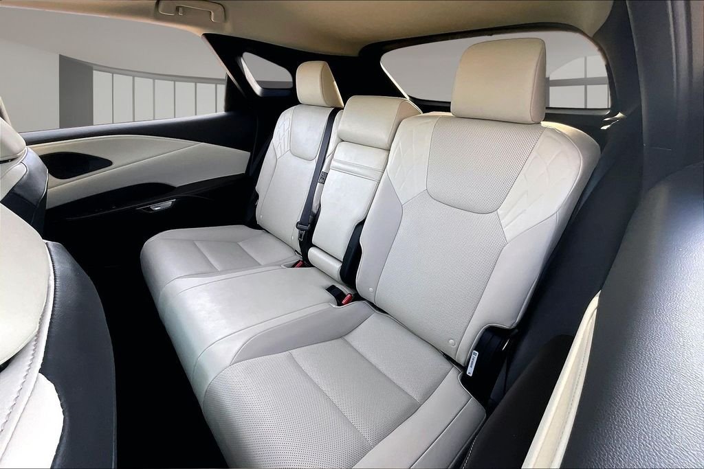 Used 2024 White Lexus 350 Premium image 27
