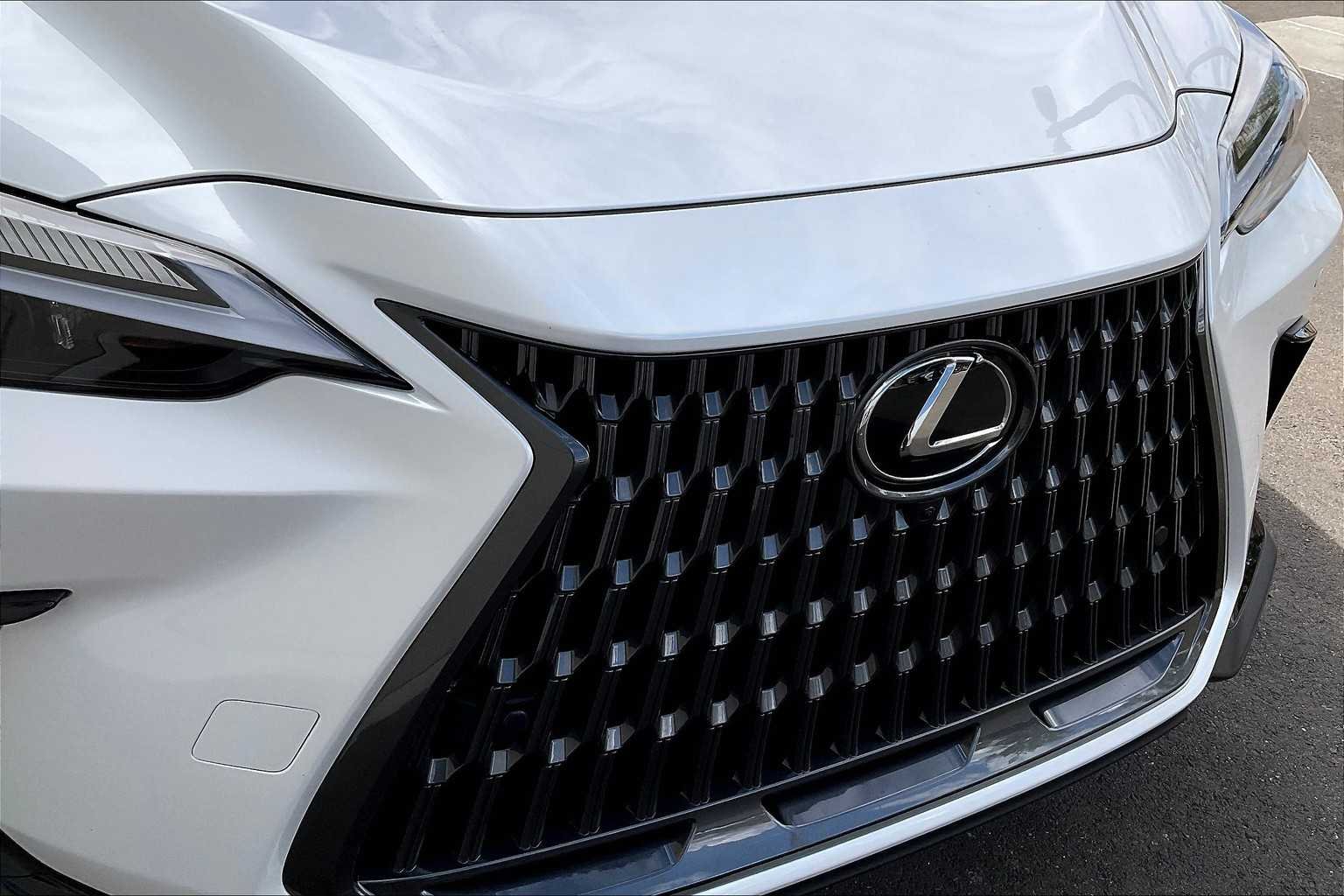 Used 2025 Eminent White Pearl Lexus Premium image 29