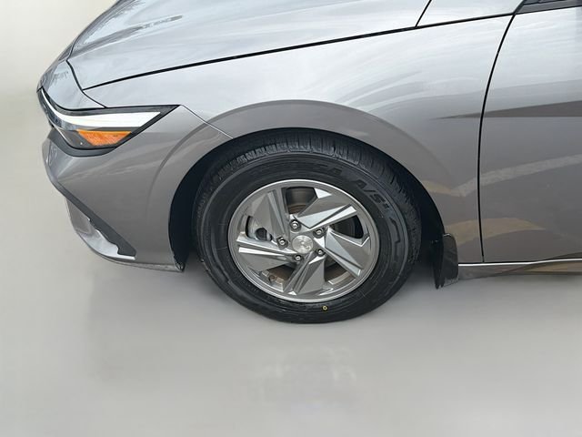 Used 2024 Silver Hyundai SE image 29