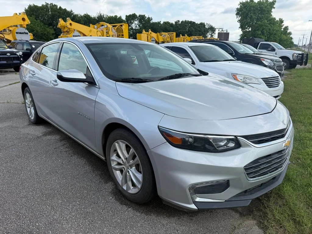 Used 2018 Silver Chevrolet LT image 4