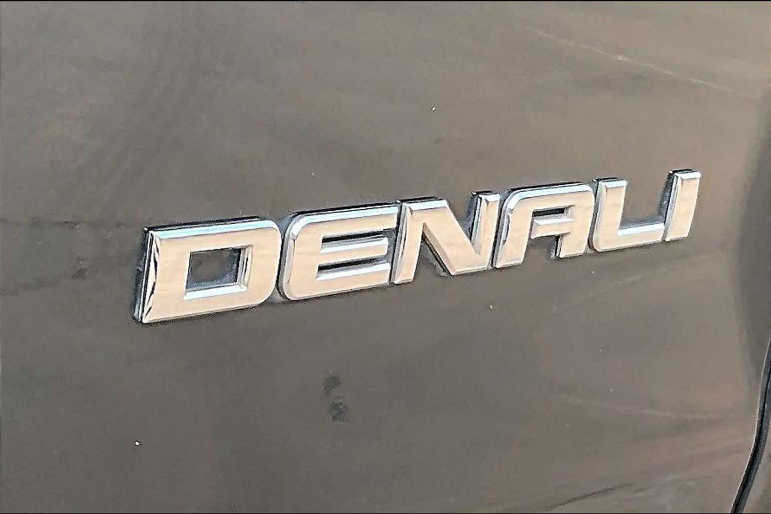 Used 2017 Dark Slate Metallic GMC Denali image 9