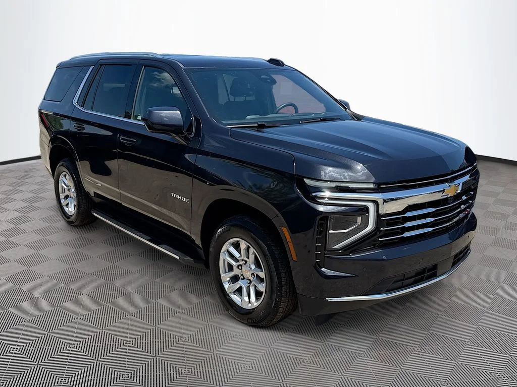Used 2025 Gray Chevrolet LT image 4