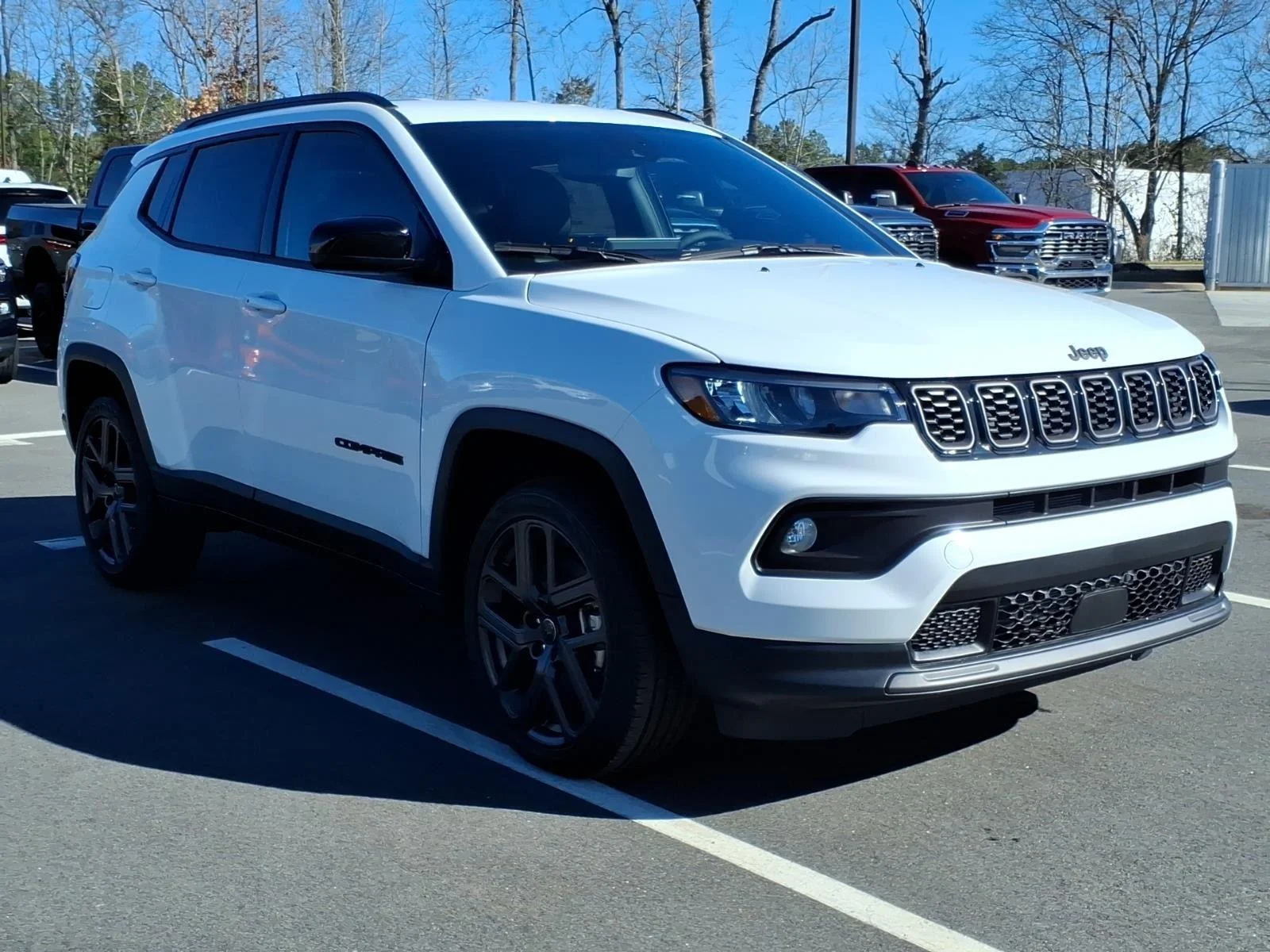 New 2026 Bright White Clear-Coat Exterior Paint Jeep Latitude Altitude image 3