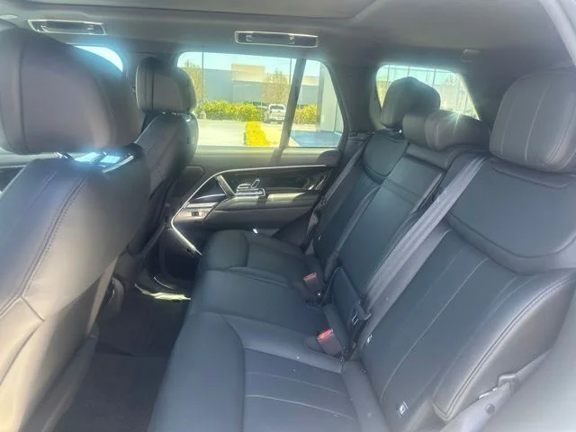 Used 2024  Land Rover SE image 10