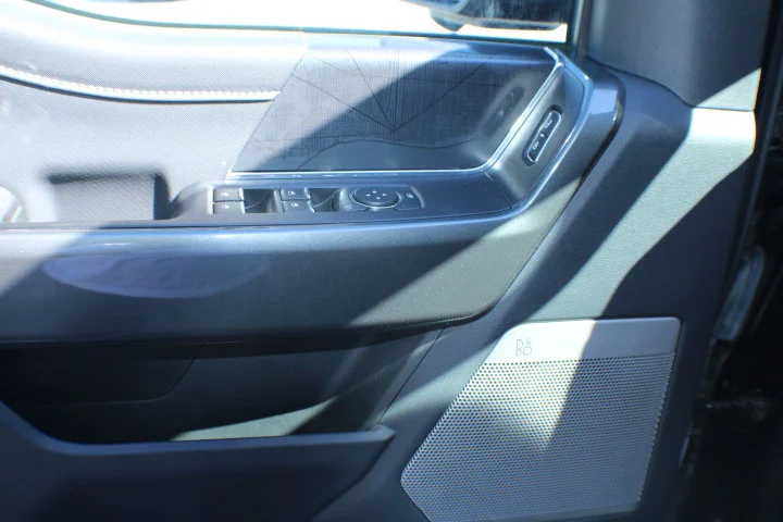 Used 2022  Ford LARIAT 4WD image 10