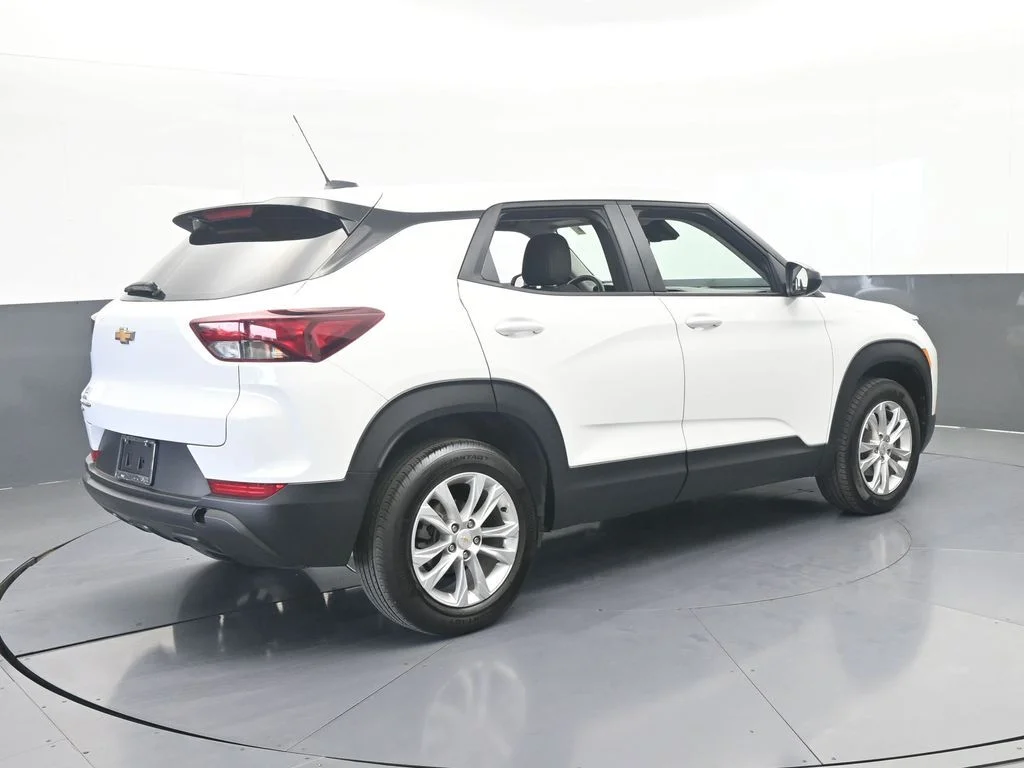 Used 2023 Summit White Chevrolet LS image 5