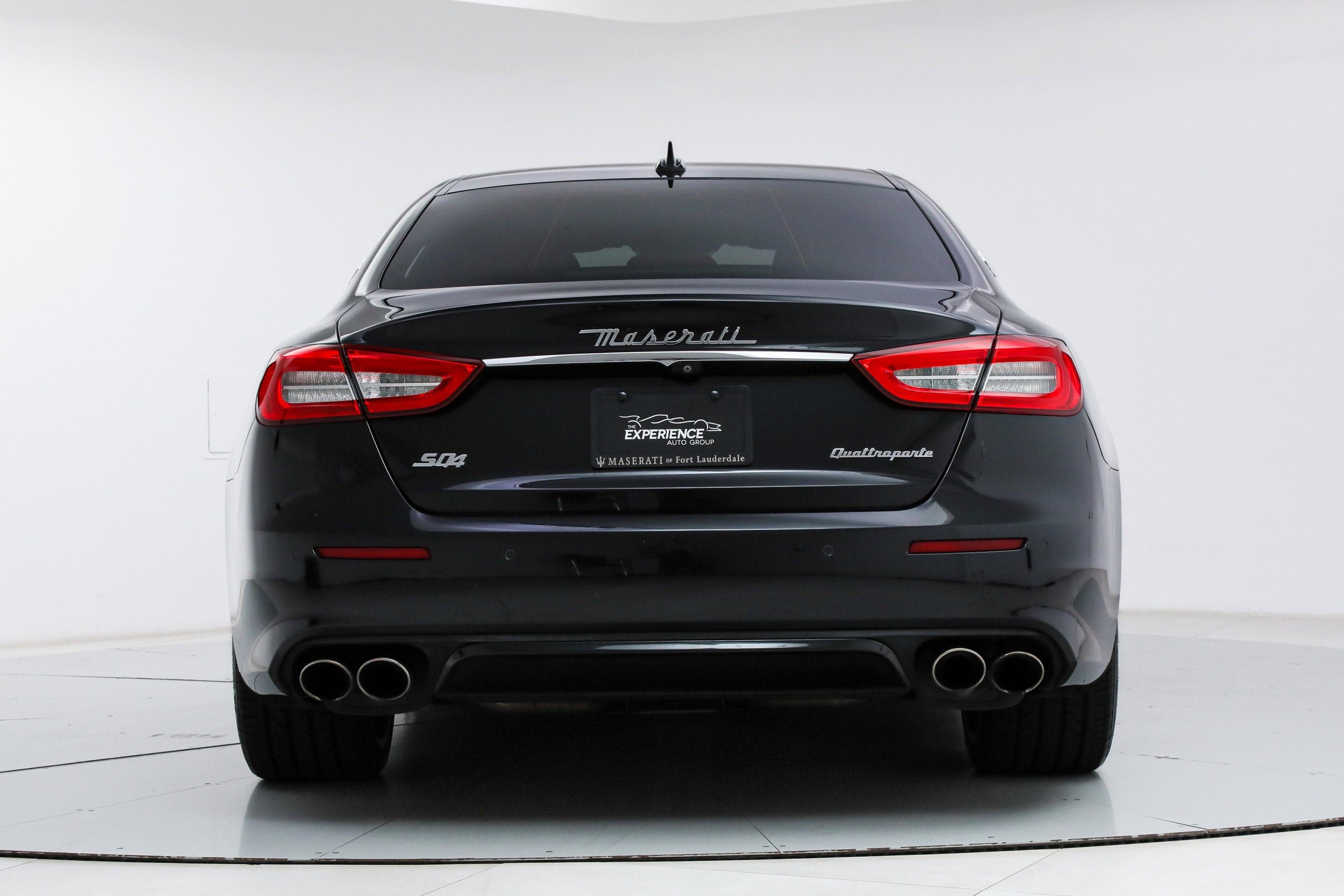 Used 2018 Black Maserati S Q4 GranLusso image 4