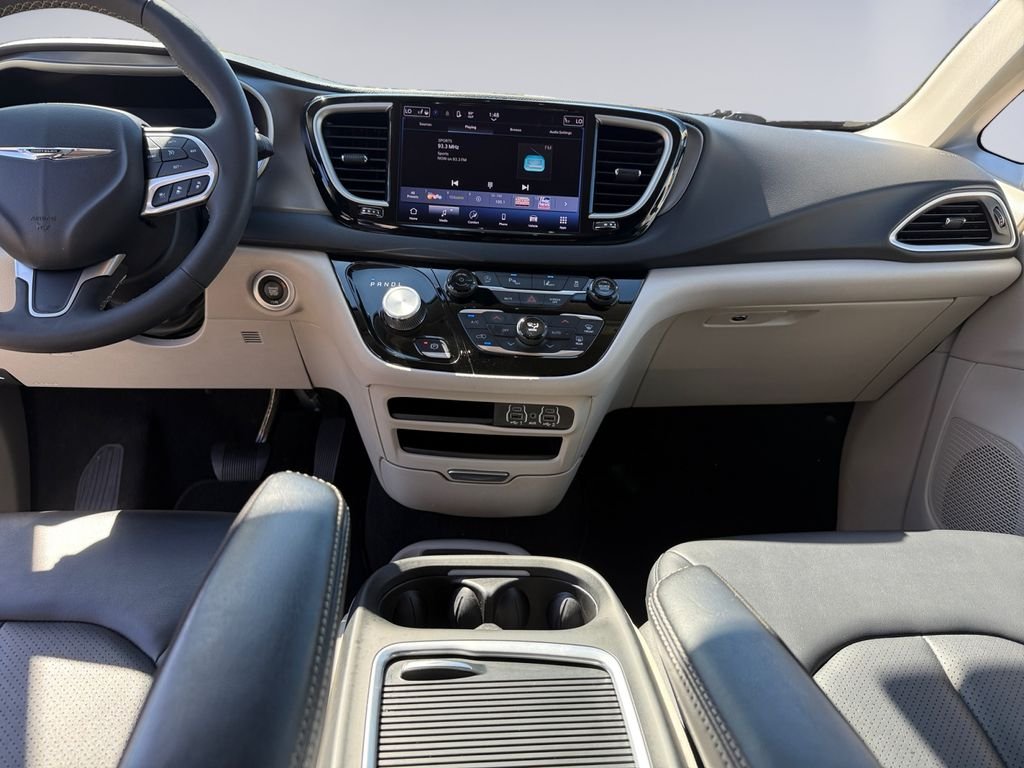 Used 2024 Silver Chrysler Touring L image 12