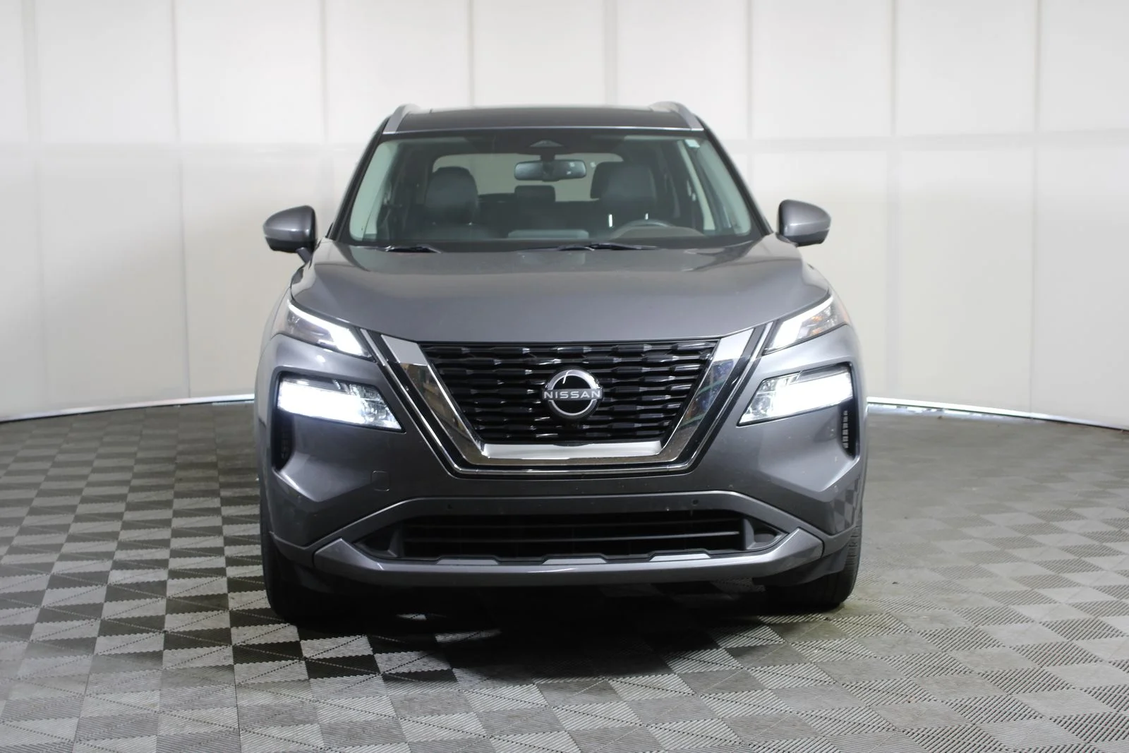 Used 2023 Gray Nissan SL image 2