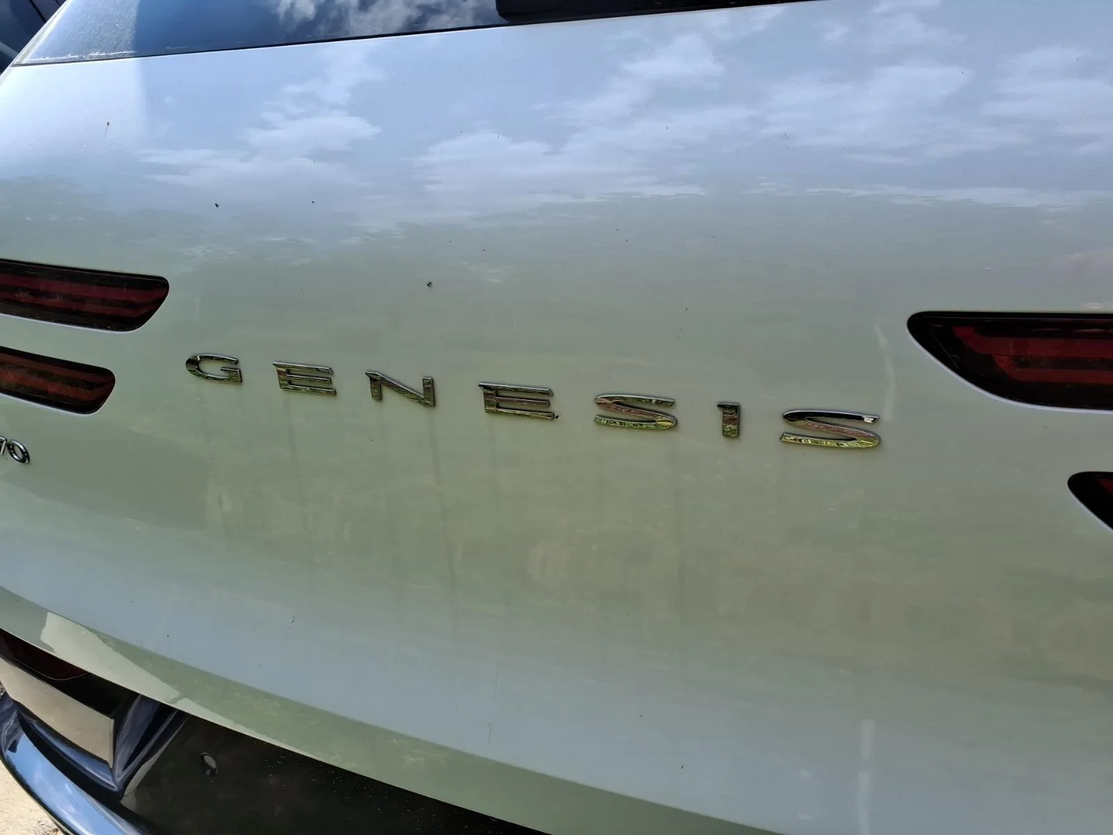 New 2026 Uyuni White Genesis 2.5T Select image 28