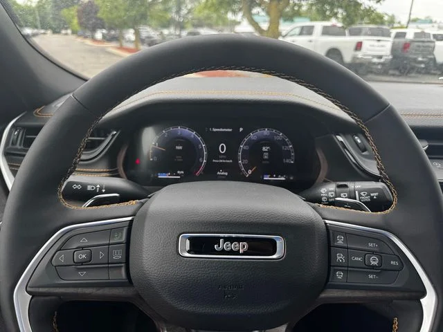 New 2026 Diamond Black Crystal Pearl-Coat Exterior Paint Jeep 85th Anniversary Edition image 23