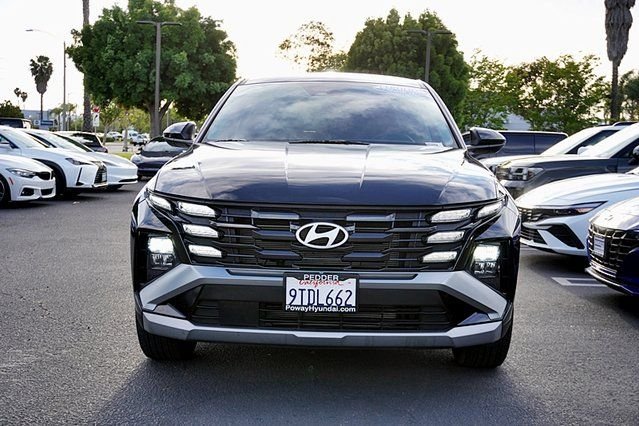 Used 2025 Black Hyundai SE image 4