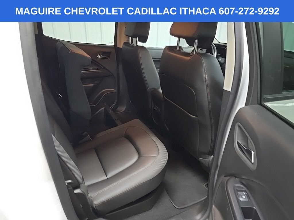 Used 2022 White GMC AT4 w/Leather image 17