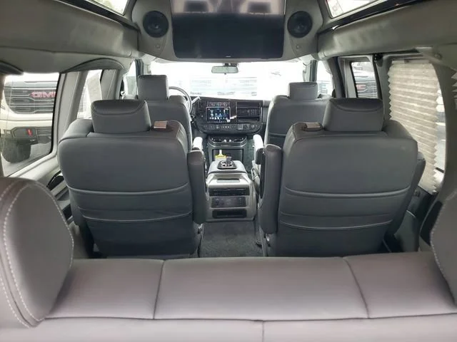 Used 2024 Onyx Black GMC Work Van image 33