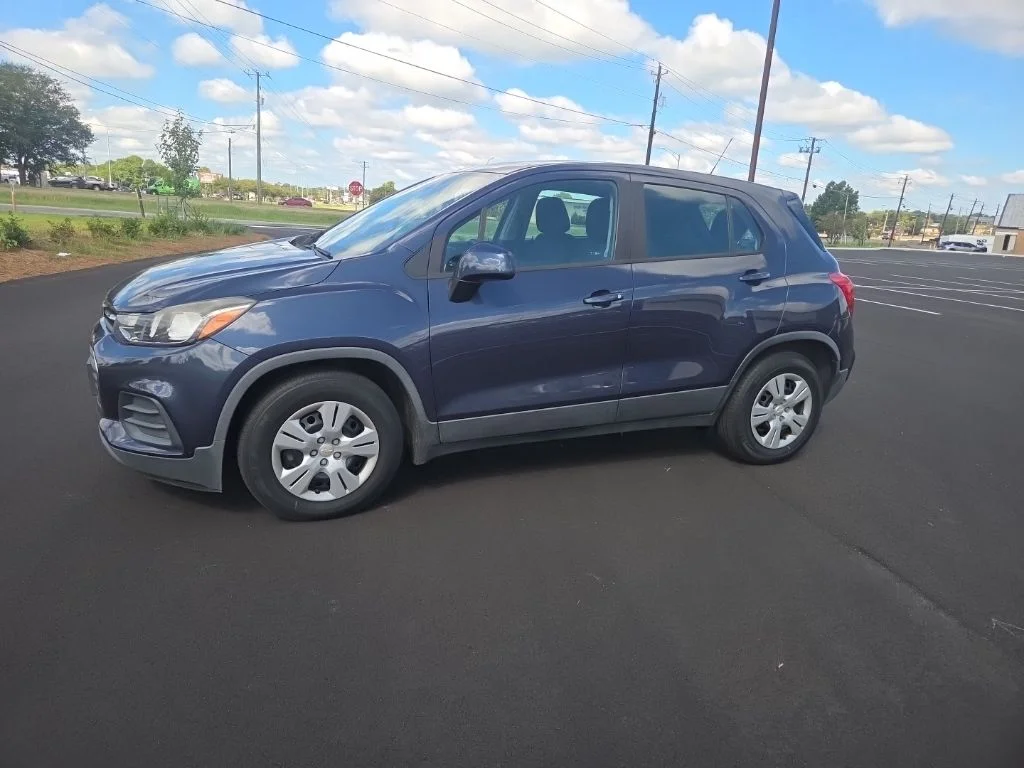 Used 2018 Blue Chevrolet LS image 5
