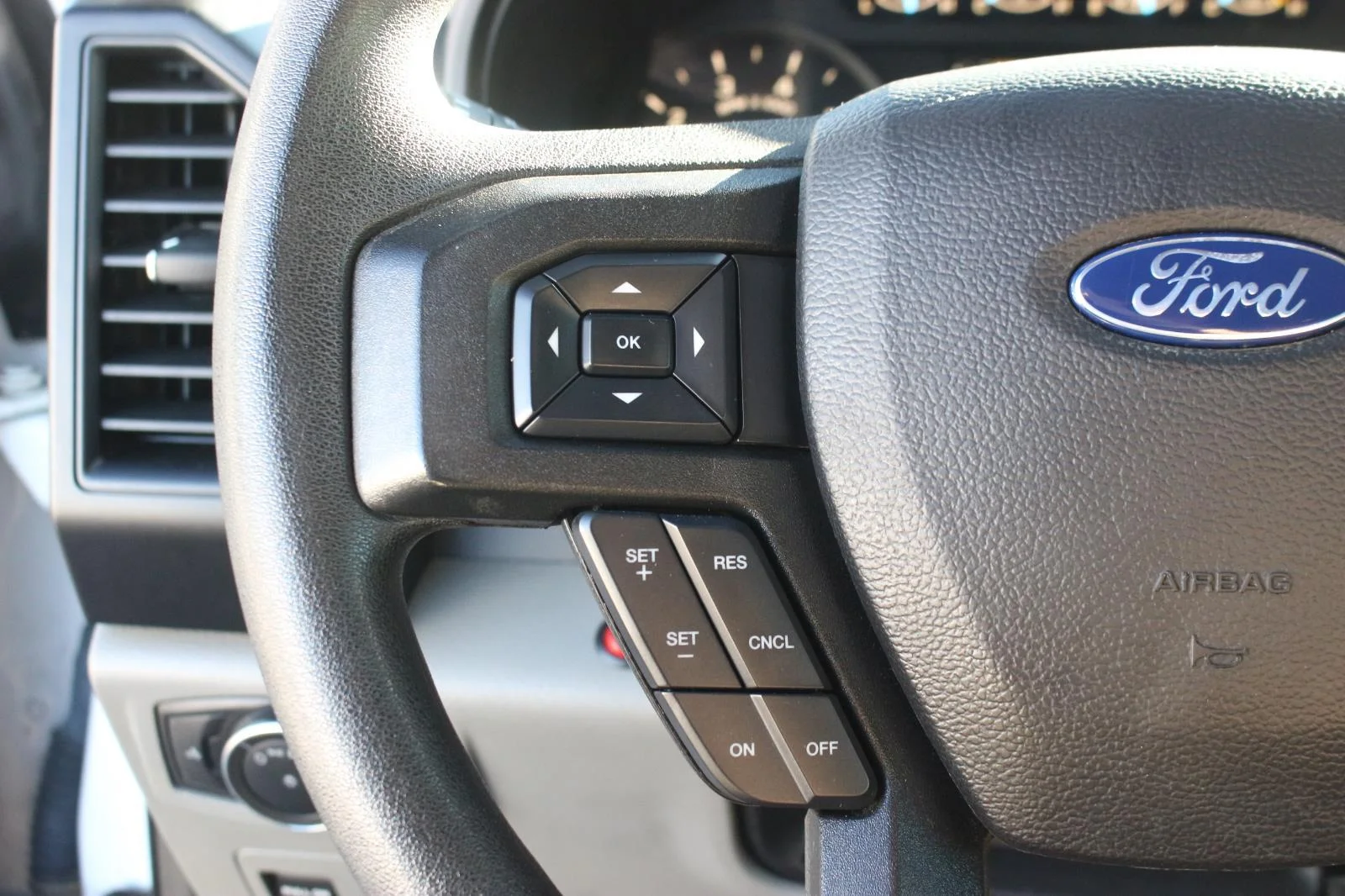 Used 2020 White Ford XL image 19