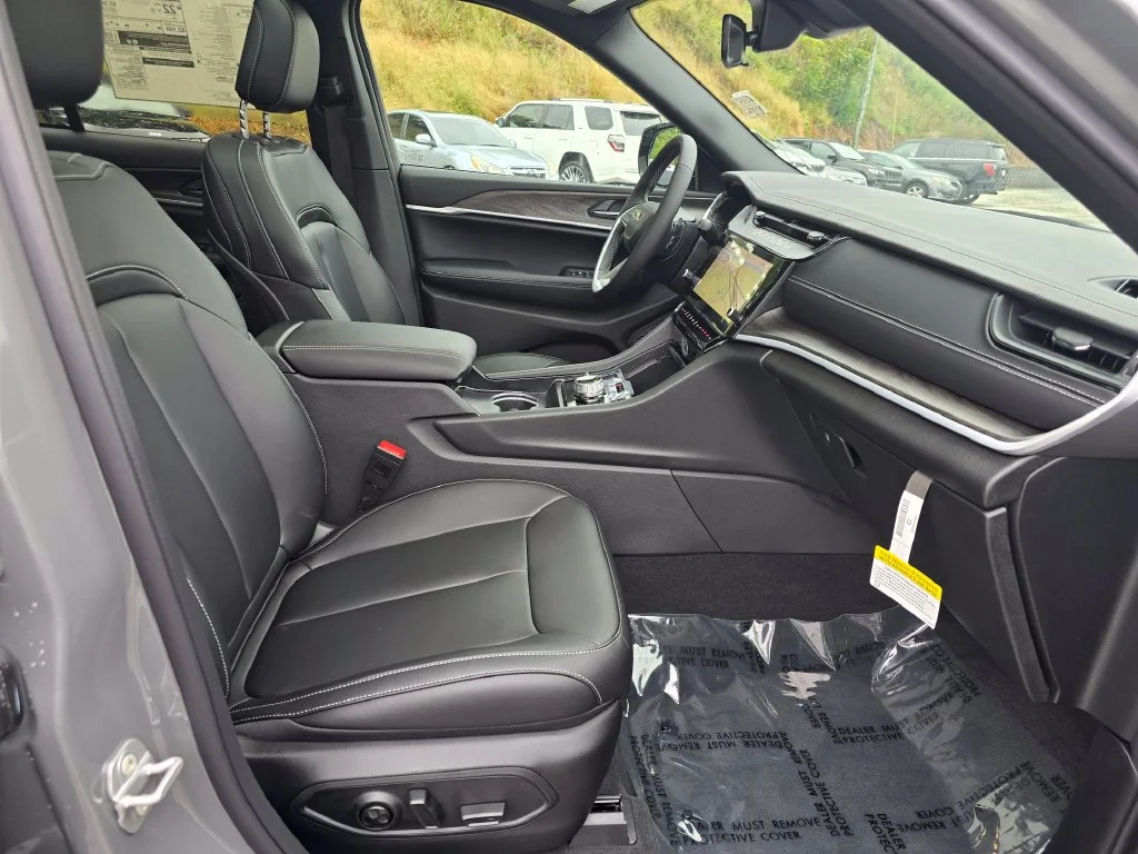 New 2027 Gray Jeep Limited image 27