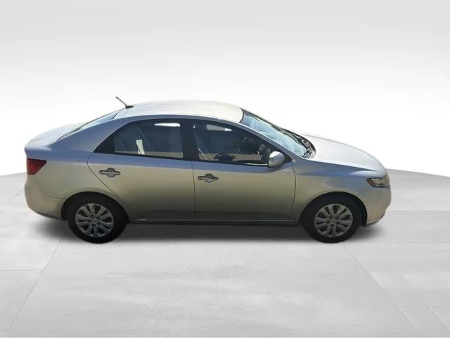 Used 2010 Silver Kia LX image 2