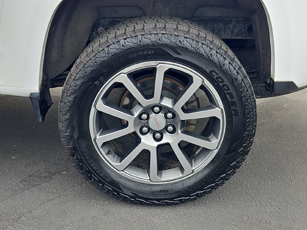 Used 2018 Summit White GMC Denali image 30